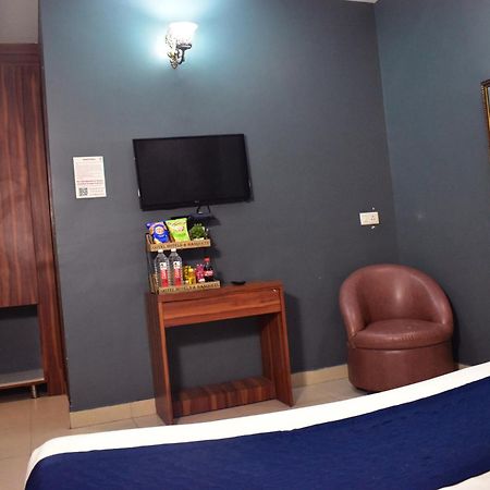Qotel Hotel Church House Rohini Sector 15 デリー エクステリア 写真