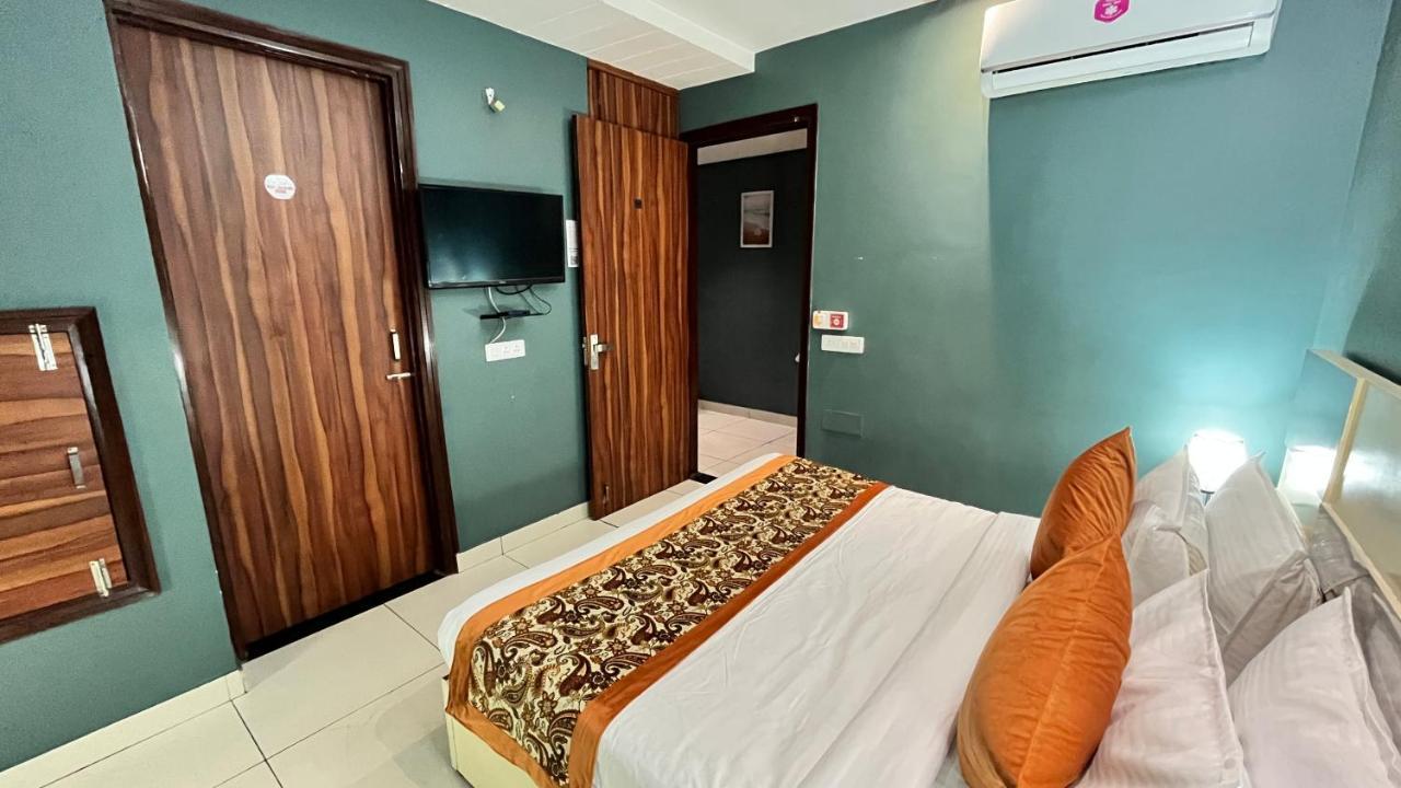 Qotel Hotel Church House Rohini Sector 15 デリー エクステリア 写真