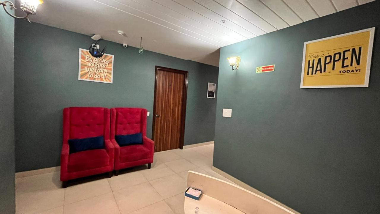 Qotel Hotel Church House Rohini Sector 15 デリー エクステリア 写真