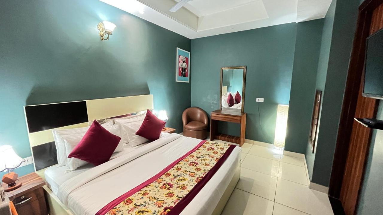 Qotel Hotel Church House Rohini Sector 15 デリー エクステリア 写真
