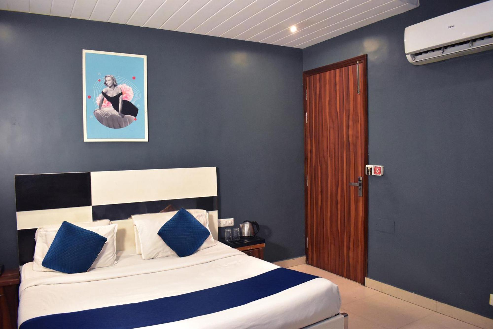 Qotel Hotel Church House Rohini Sector 15 デリー エクステリア 写真
